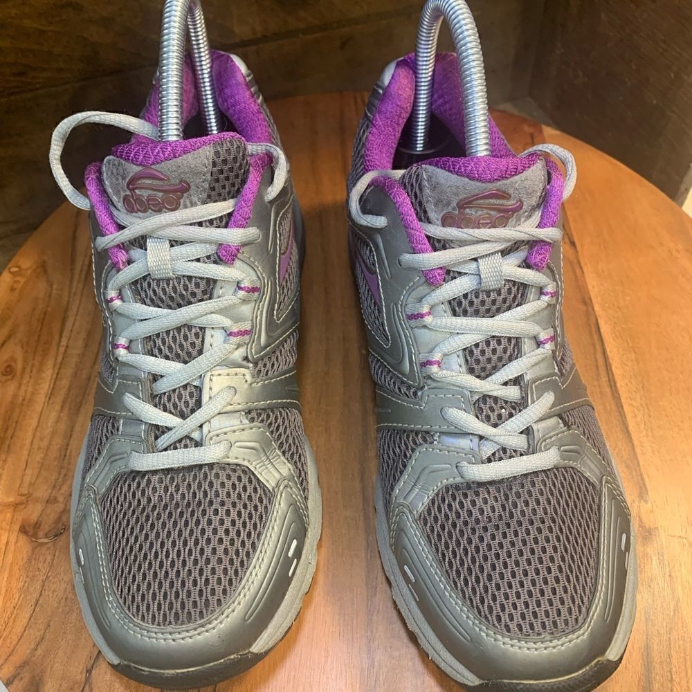Abeo very nice sneakers.  Inv 5212